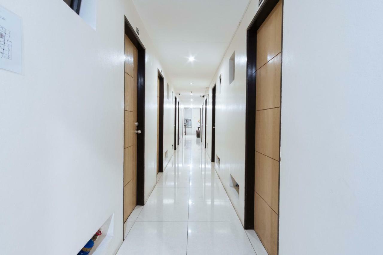 Reddoorz Near Robinsons Place Manila Exterior foto